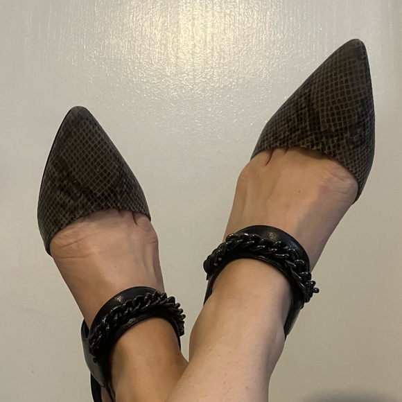 Elegant Coach Black and Gray Women's Shoes - Picture 4 of 9